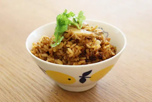 鶏肉とスパイスの炊き込みご飯